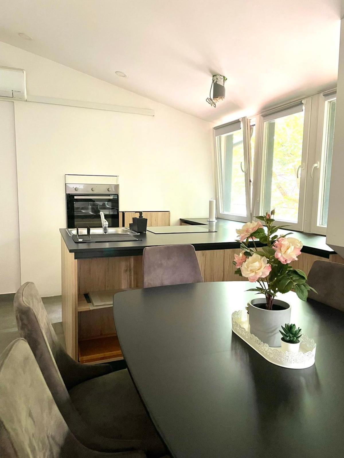 Khan Apartments Λιουμπλιάνα Δωμάτιο φωτογραφία